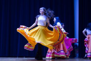 Students dancing at Casa de Alma